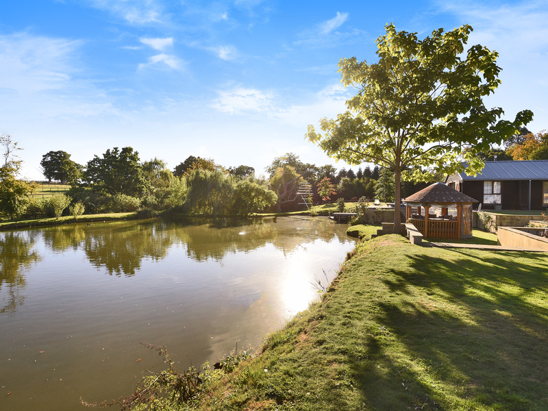 4 Bed Equestrian For Sale in Horsham